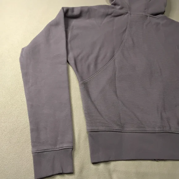 Under Armour Womens Zip-Up Hoodie Sweatshirt Sz S Purple. - Picture 9 of 13